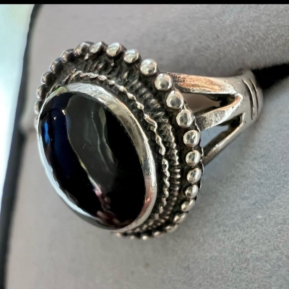 Vintage Black Onyx cabochon sterling silver ring size is a 5.75 handmade stamped